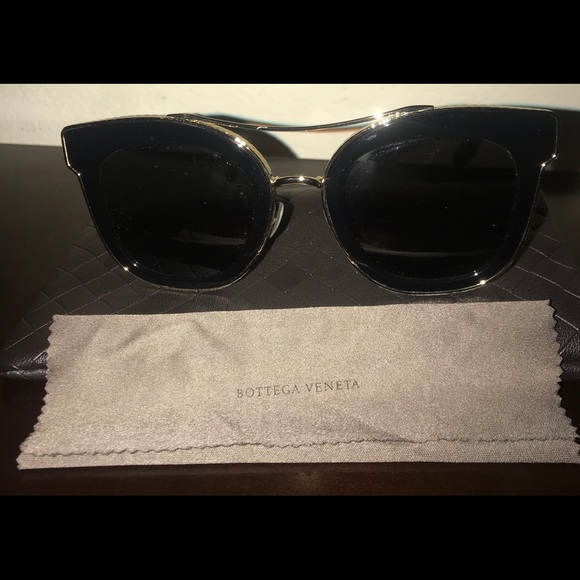 AUTHENTIC USED BOTTEGA VENETA SUNGLASSES main image 5